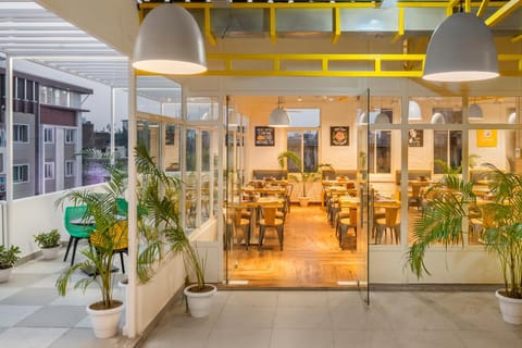 Restaurant/places to eat, Lounge or bar