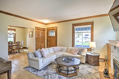 Historic Cumberland Home on Beaver Dam Lake! House in Wisconsin