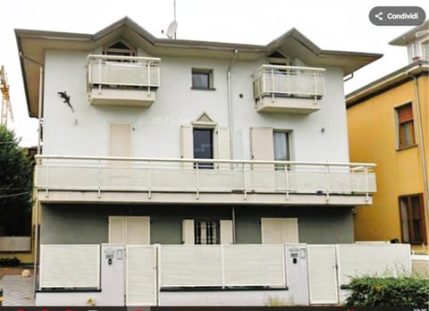 Property building, Coffee/tea facilities, View (from property/room), Balcony/Terrace, City view