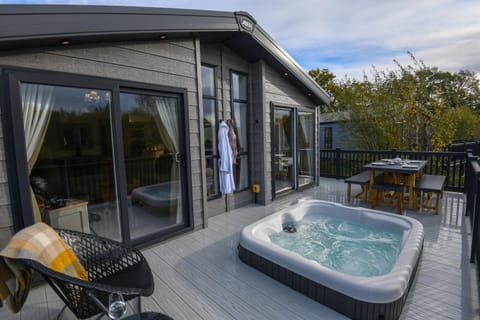 Hot Tub, Swimming pool
