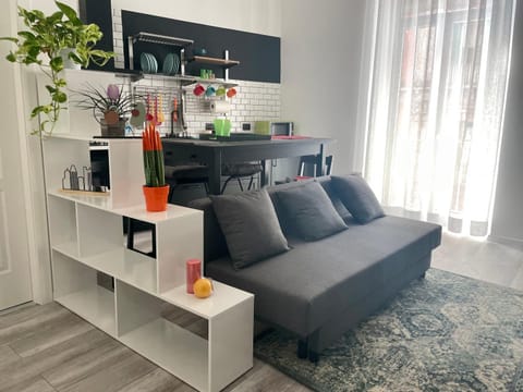 Kitchen or kitchenette, Seating area, Dining area