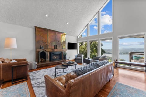 Riverview Luxury Retreat House in Willamette Valley