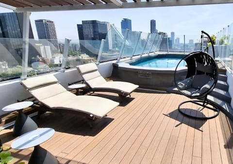 Solarium, Pool view, Swimming pool, sunbed