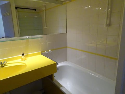 Duplex 2 pièces cabine avec balcon sud, accepte animaux - FR-1-634-60 Cabin in Avoriaz