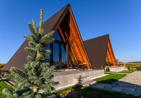 Property building, Patio, Nearby landmark, Day, Garden