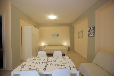 Kitchen or kitchenette, Living room, Dining area, Bedroom