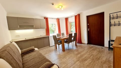 Kitchen or kitchenette, Seating area, Dining area