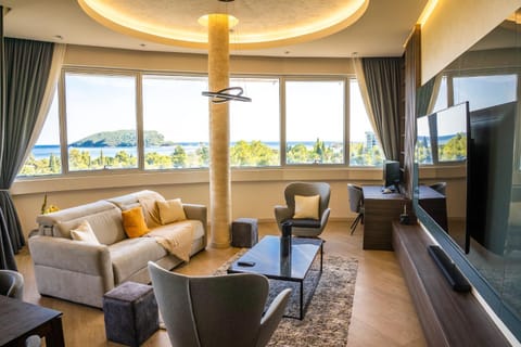 TV and multimedia, View (from property/room), Living room, Sea view