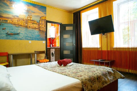 Bed, TV and multimedia, Bedroom