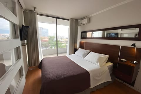 Bed, TV and multimedia, Photo of the whole room, Bedroom, air conditioner