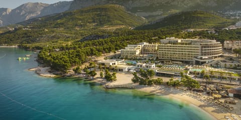 Property building, Day, Natural landscape, Bird's eye view, Garden, View (from property/room), Beach, Sea view