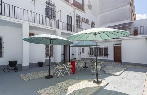 Property building, Patio, Balcony/Terrace