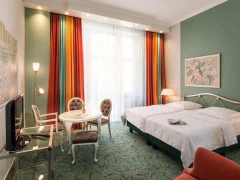 Photo of the whole room, Seating area, Bedroom