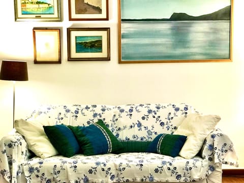Living room, Decorative detail, Seating area