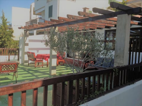 Patio, Facade/entrance