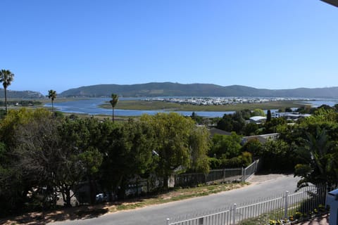 Friendz Guesthouse Bed and Breakfast in Knysna
