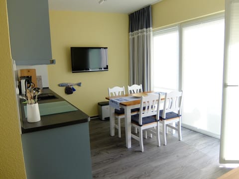 Dining area, kitchen