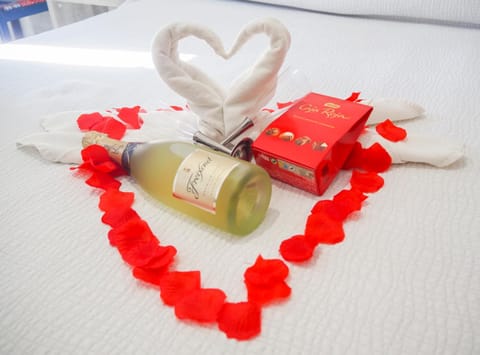 Food, Drinks, Alcoholic drinks