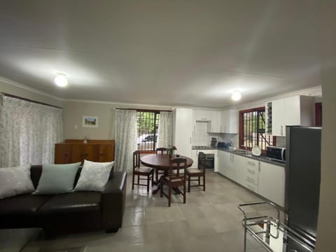 Living room, Dining area, Swimming pool