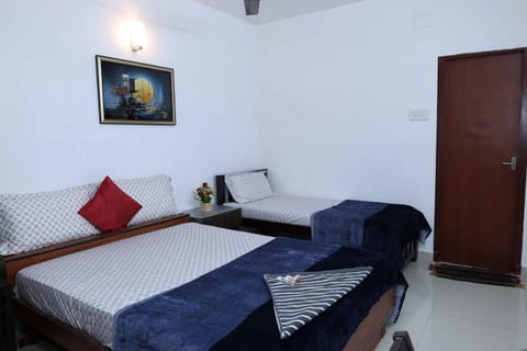 Bed, TV and multimedia, Living room, Photo of the whole room, Bedroom