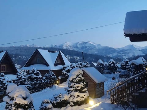 Property building, Day, Natural landscape, Winter, Mountain view