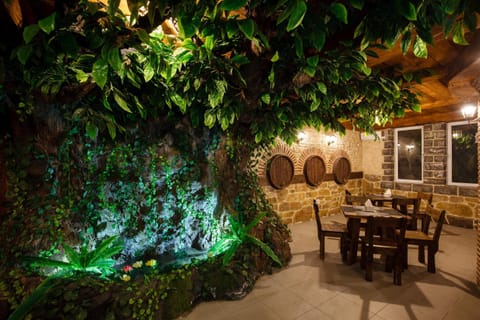 Restaurant/places to eat, Dining area
