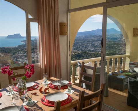 Dining area, Mountain view, Sea view