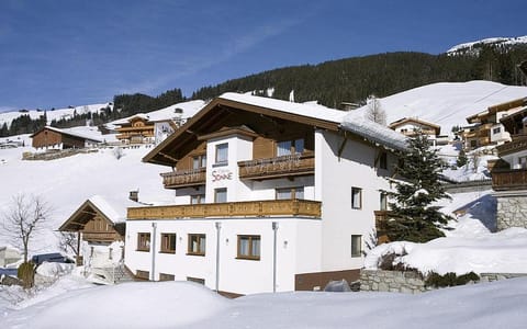 Facade/entrance, Winter
