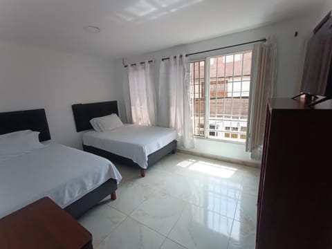 Bed, TV and multimedia, Bedroom, internet
