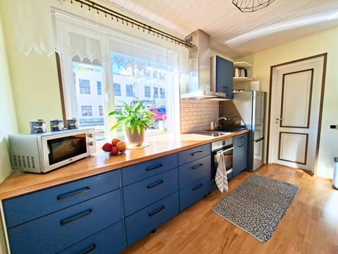 Kitchen or kitchenette, microwave, oven, kitchen