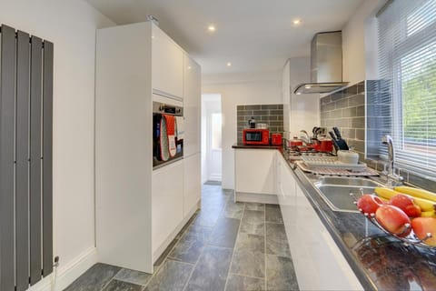 Kitchen or kitchenette, Food and drinks, Communal kitchen, Food, Breakfast