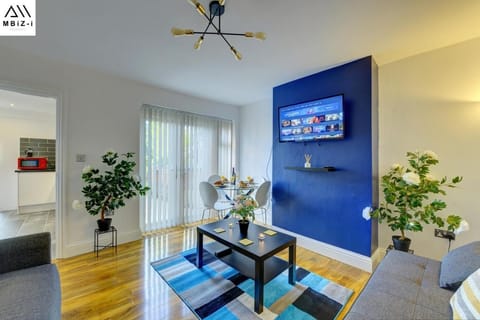 Communal lounge/ TV room, TV and multimedia, Living room, Seating area