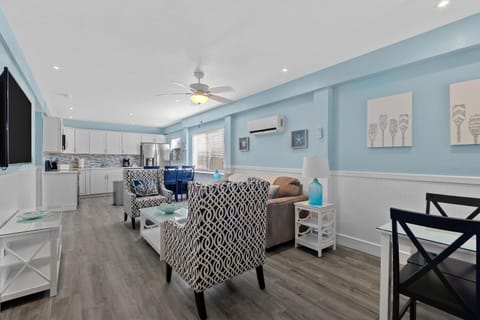 Living room, Seating area, kitchen