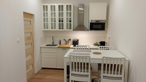 Coffee/tea facilities, Kitchen or kitchenette, Dining area, pet friendly, stove