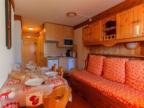 Charmant Appartement Rénové - 4 Pers, Balcon Sud, Cœur de Val Thorens, Accès Pistes et Commerces - FR-1-637-7 Apartment in Val Thorens