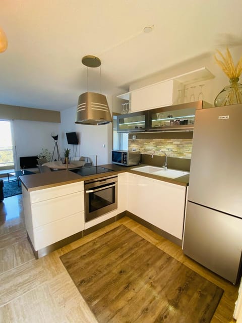 Appartement côte d’Azur Plage - piscine - tennis Apartment in Cagnes-sur-Mer