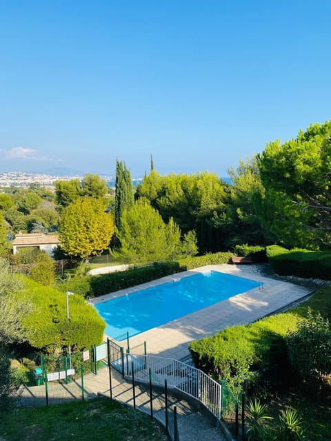 Appartement côte d’Azur Plage - piscine - tennis Apartment in Cagnes-sur-Mer