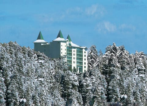 Facade/entrance, Winter