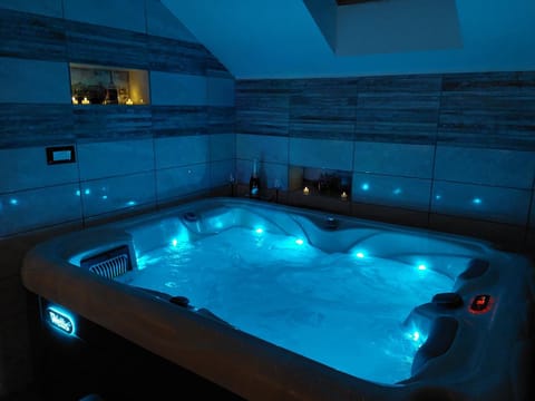 Hot Tub, Hot Tub, Massage, Spa and wellness centre/facilities, Swimming pool