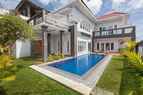 Property building, Garden, Swimming pool