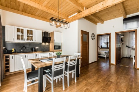 Kitchen or kitchenette, Dining area, Communal kitchen