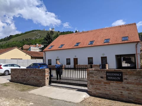 Property building, Off site, Parking