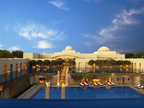Facade/entrance, Bird's eye view, Swimming pool