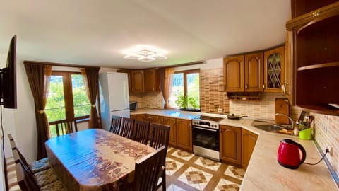 Dining area, oven, stove