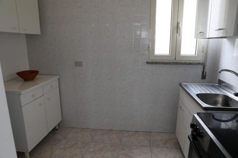 Kitchen or kitchenette, pet friendly, stove