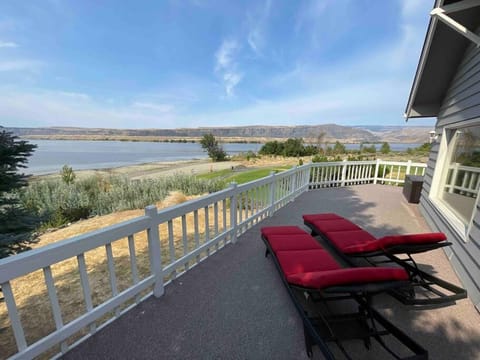Patio, Balcony/Terrace, Lake view, Mountain view, River view, Sea view