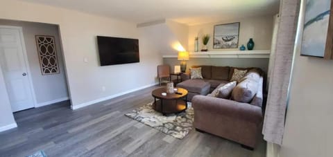 A great newly renovated place to stay in Franklin Apartment in Ohio