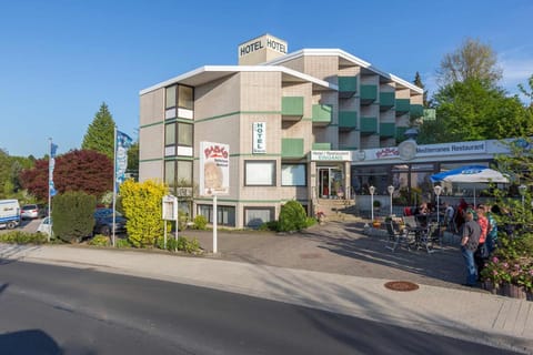Property building, Facade/entrance, Day