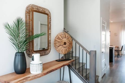 Zen Trail Retreat - New 5 bedroom luxury Condo Apartment in St George