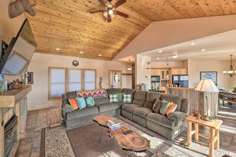 Cabin with Lake Views, 20 Mi to West Yellowstone Cabin in Henrys Lake